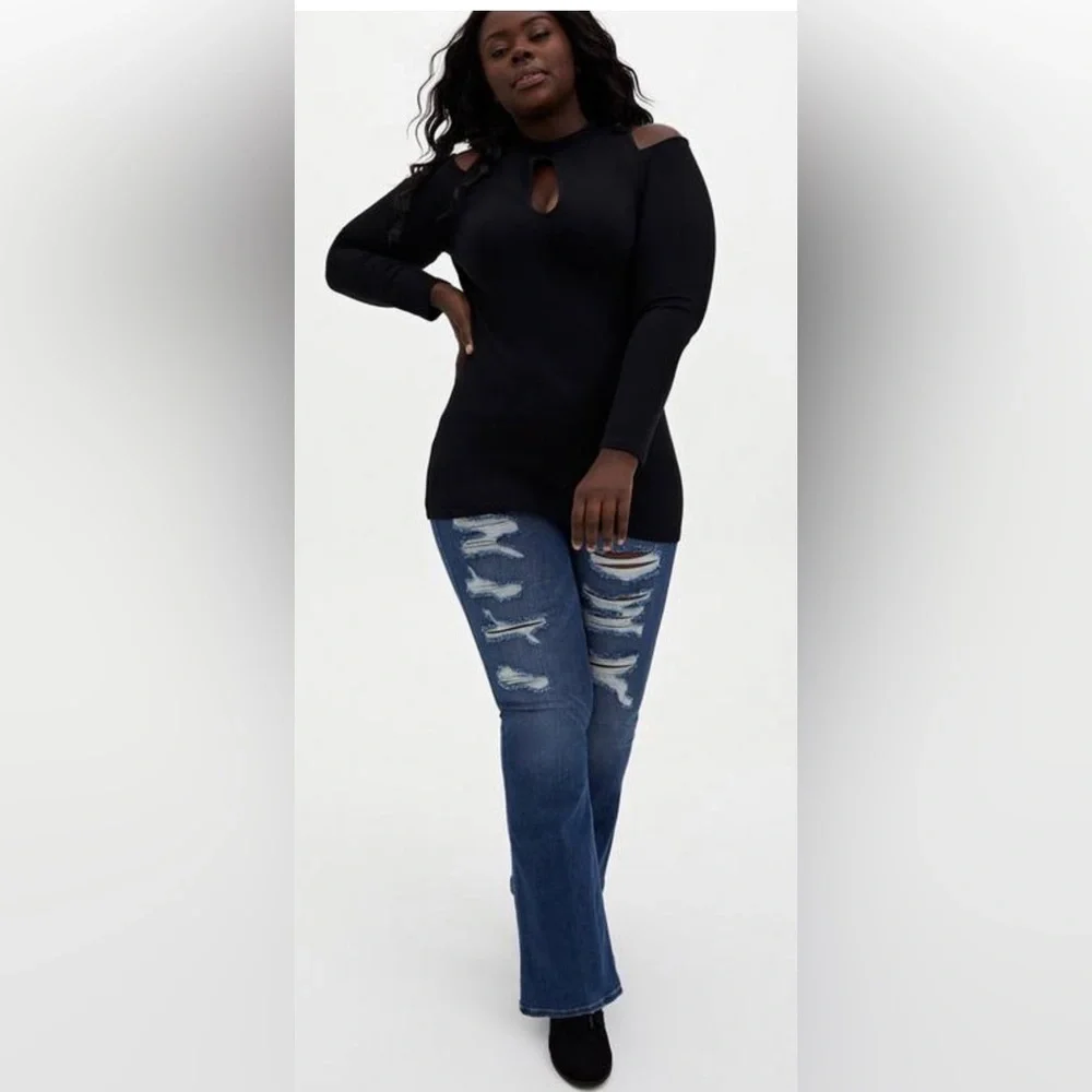 Torrid long sleeve cold shoulder black top in size 1X - Torrid Foxy fabric - Picture 6 of 9